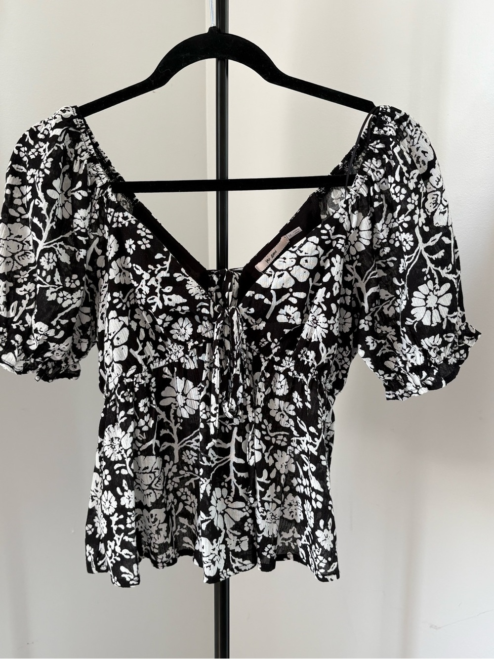 miami Black & White Floral Puff-Sleeve Blouse